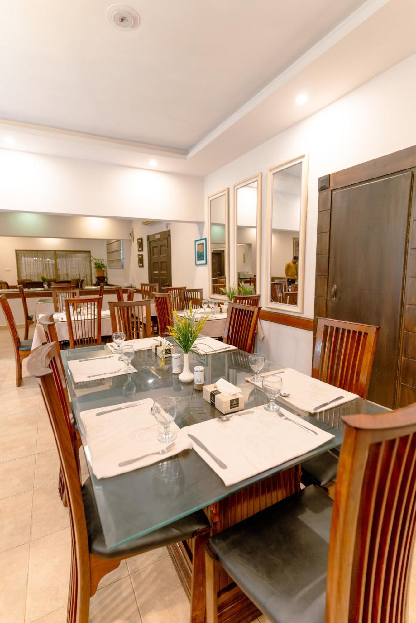 Vip House Peshawar Hotel Luaran gambar