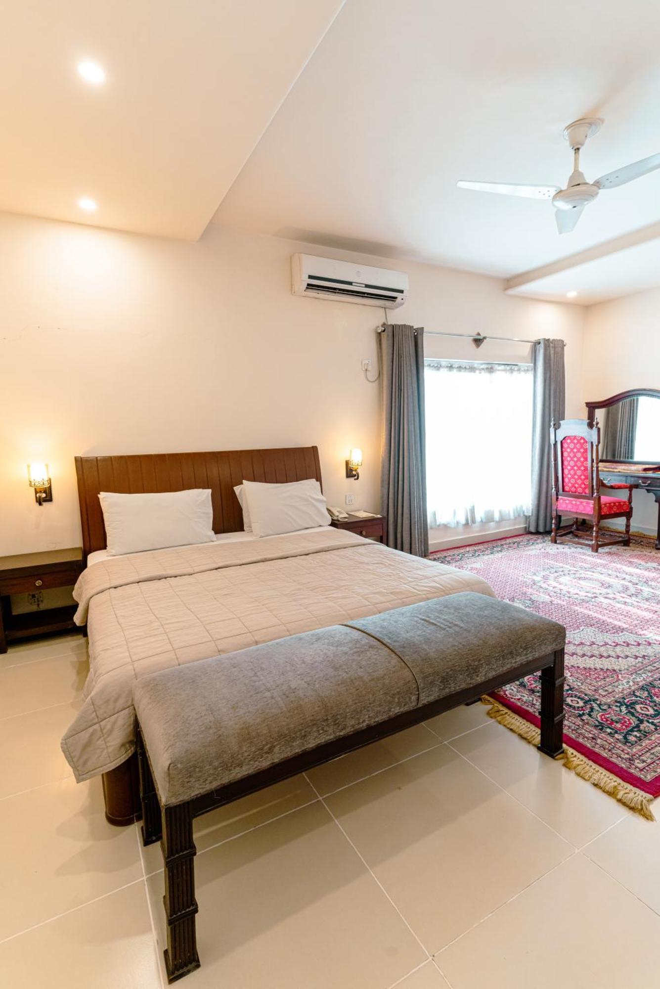 Vip House Peshawar Hotel Luaran gambar