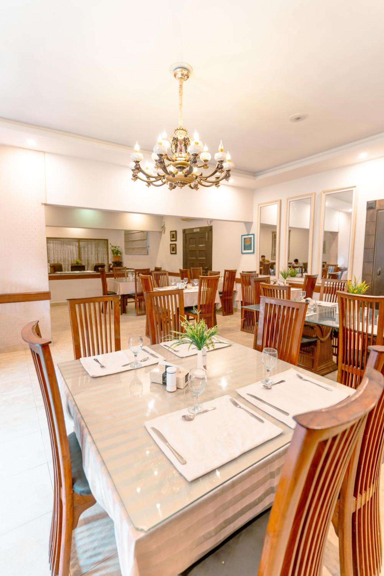 Vip House Peshawar Hotel Luaran gambar